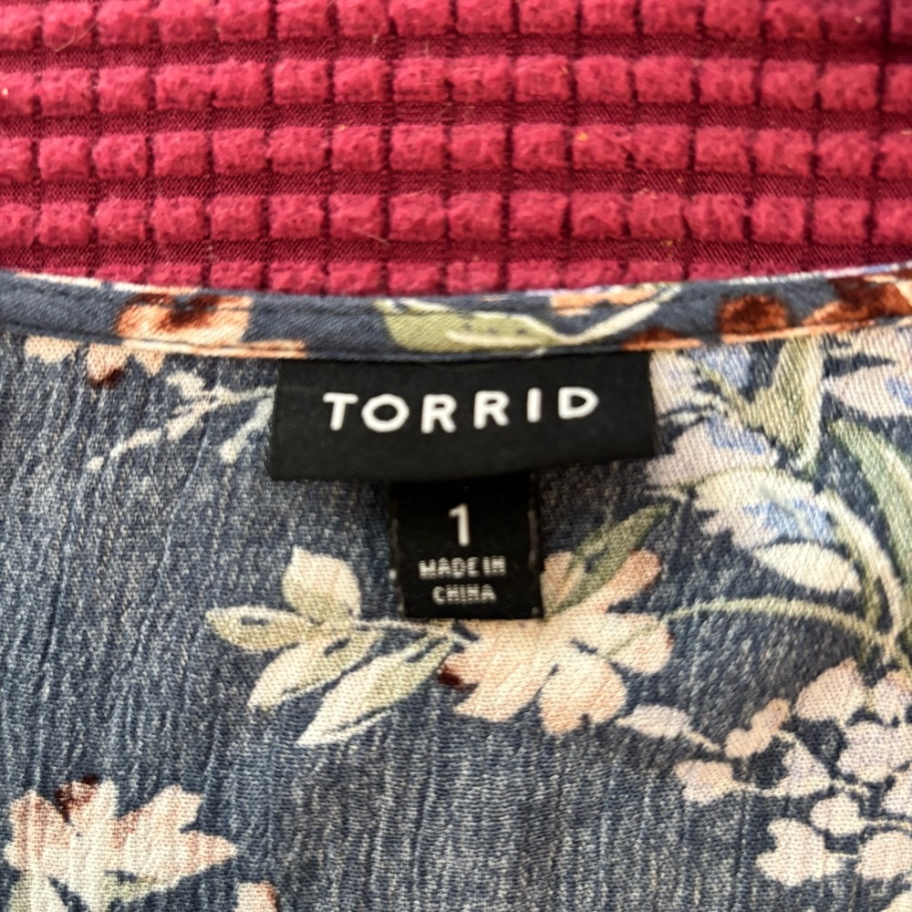 Torrid Indigo Floral Long Sleeve Blouse with Crochet and Lace Detail - Picture 4 of 5